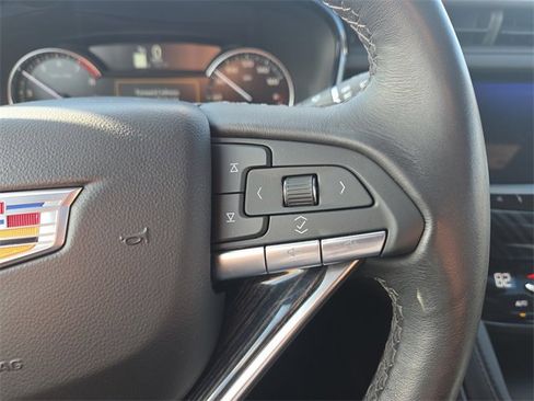 Used 2025 Cadillac XT6 Premium Luxury image 24