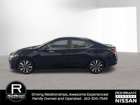 Used 2025 Nissan Sentra SV w/ SV Premium Package FWD image 2