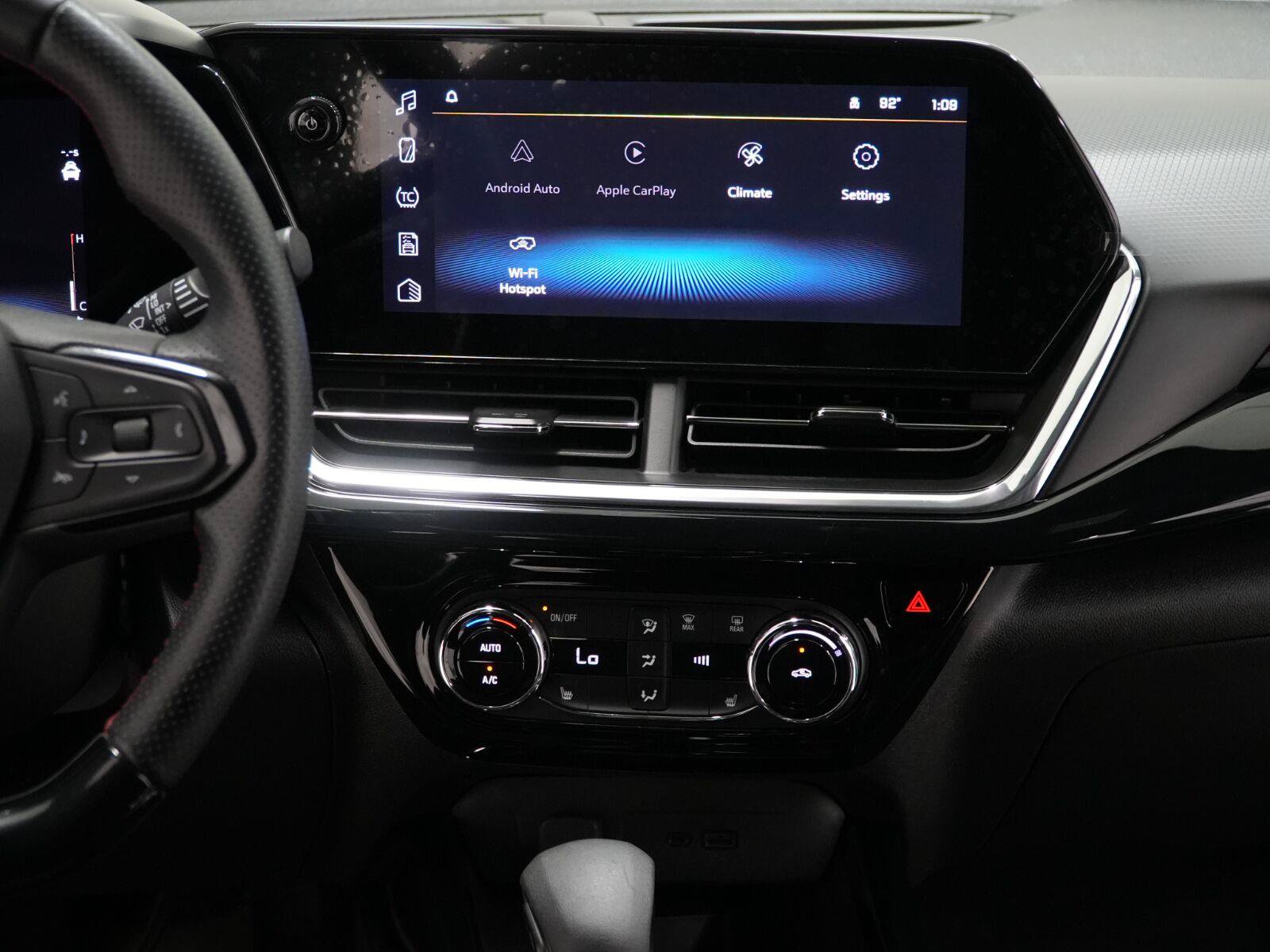 Used 2025 Chevrolet Trax RS w/ Driver Confidence Package FWD image 18