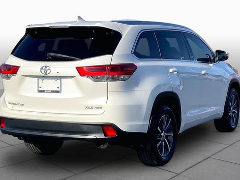 Used 2018 Toyota Highlander XLE w/ Carpet Mat Package (TMS) AWD/4WD image 13