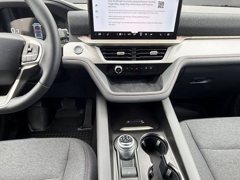 Used 2025 Ford Explorer Active RWD image 3