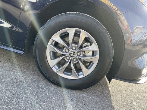 Used 2024 Toyota Sienna LE image 11