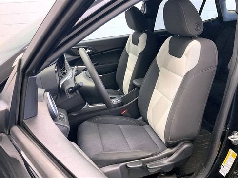 Used 2024 Chevrolet Trax LS w/ LS Convenience Package image 16