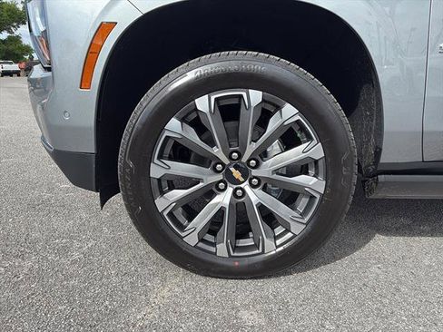 New 2026 Chevrolet Suburban High Country AWD/4WD image 9