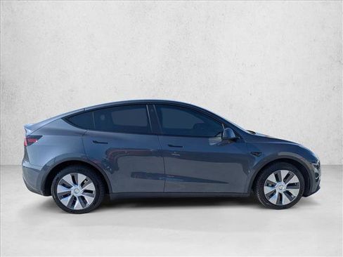 Used 2023 Tesla Model Y Long Range AWD/4WD image 4