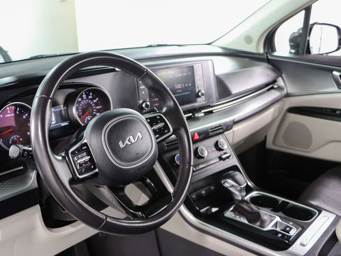 Used 2024 Kia Carnival LX image 22
