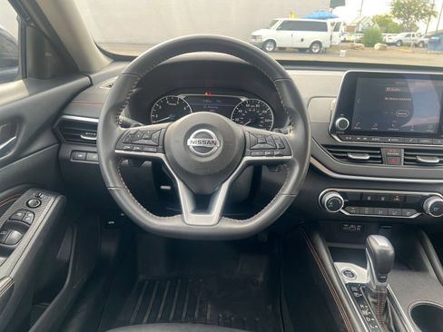Used 2022 Nissan Altima 2.5 SR AWD/4WD image 13