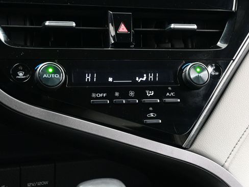 Used 2023 Toyota Camry SE image 20