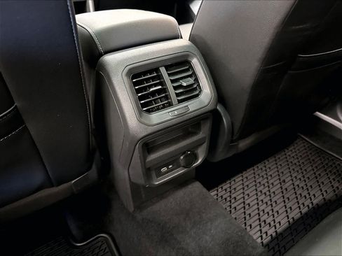 Used 2021 Volkswagen Tiguan SE w/ Panoramic Sunroof Package AWD/4WD image 13