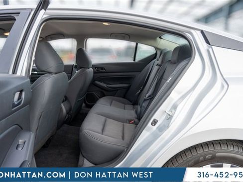 Used 2024 Nissan Altima 2.5 SV image 21