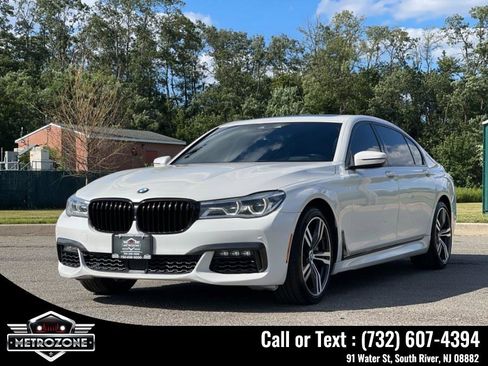 Used 2019 BMW 750i image 3