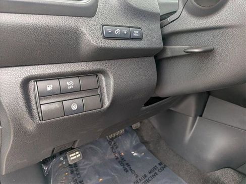 Used 2025 Nissan Leaf S image 15