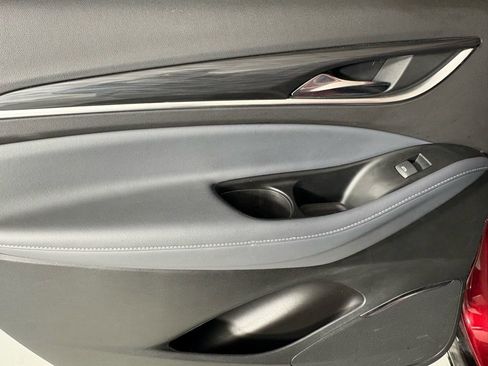 Used 2024 Buick Enclave Premium image 38