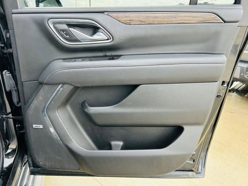 Used 2022 Chevrolet Suburban Premier image 38