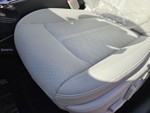 New 2026 Kia Sorento S image 8