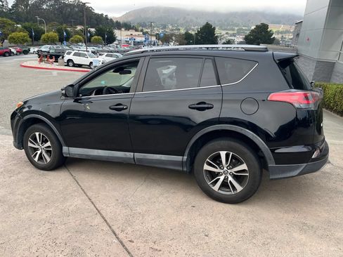 Used 2018 Toyota RAV4 XLE w/ Plus Extra Value Package FWD image 9