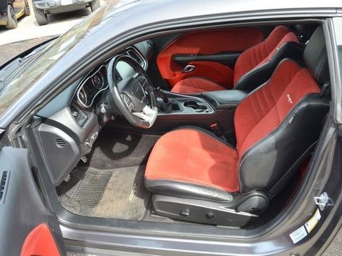 Used 2015 Dodge Challenger SRT image 17