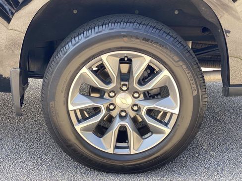 Used 2021 Chevrolet Silverado 1500 LT AWD/4WD image 15