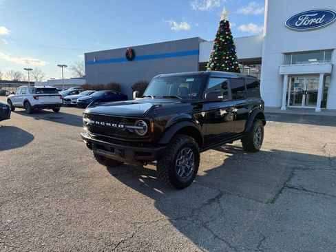 New 2025 Ford Bronco Badlands image 3