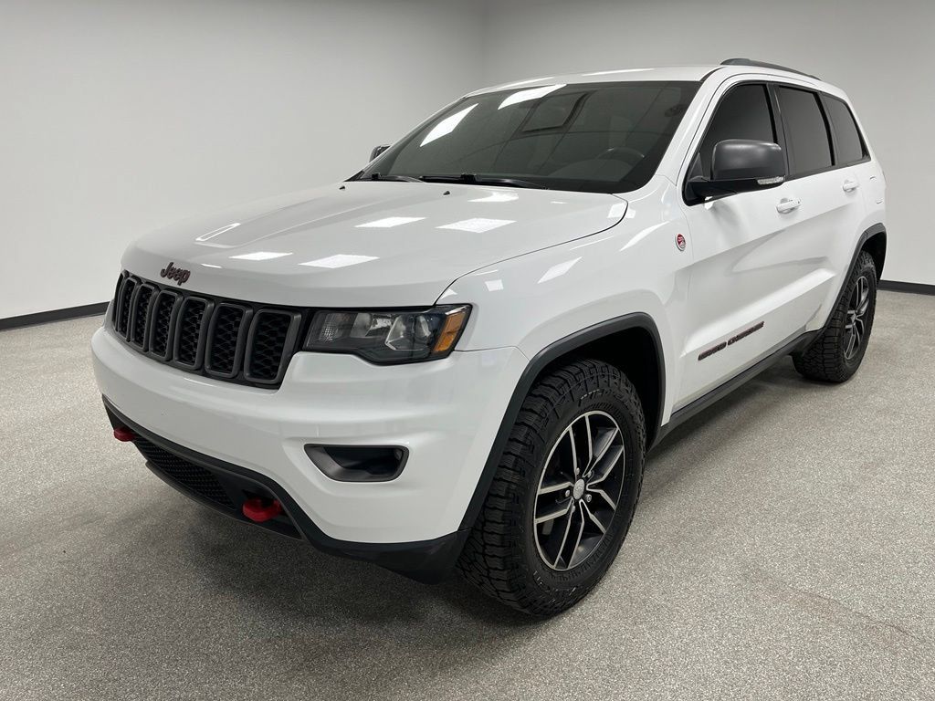 Used 2017 Jeep Grand Cherokee Trailhawk AWD/4WD image 4