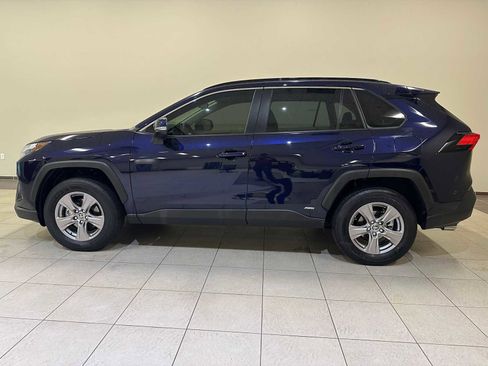 Used 2025 Toyota RAV4 XLE w/ Convenience Package image 4