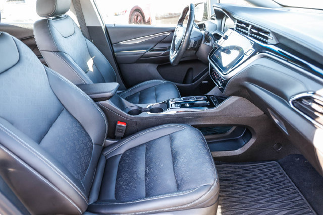 Used 2023 Chevrolet Bolt LT w/ Infotainment Package FWD image 19