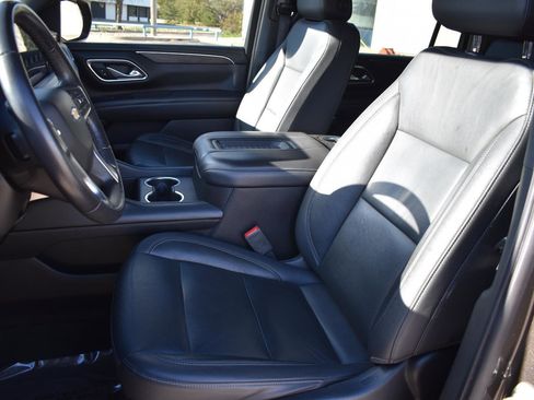Used 2021 Chevrolet Suburban LT image 24