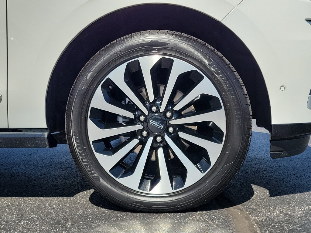 Used 2022 Lincoln Navigator L Reserve AWD/4WD image 9