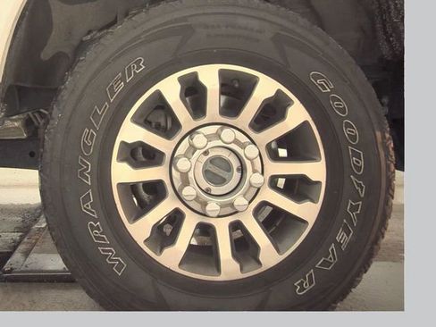 Used 2022 Ford F250 Lariat w/ Lariat Value Package image 8