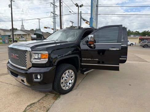 Used 2016 GMC Sierra 2500 Denali w/ Duramax Plus Package AWD/4WD image 44