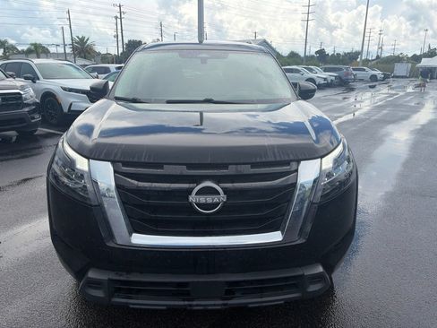 Used 2025 Nissan Pathfinder SV FWD image 2