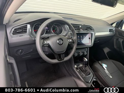 Used 2020 Volkswagen Tiguan SE FWD image 3