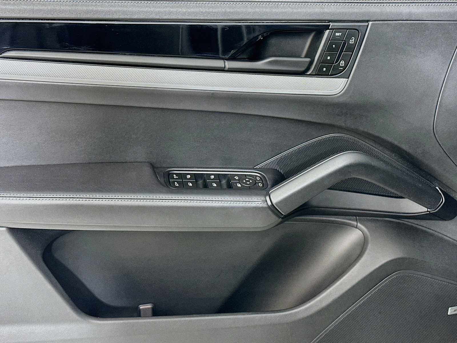 Certified 2024 Porsche Cayenne S AWD/4WD image 11