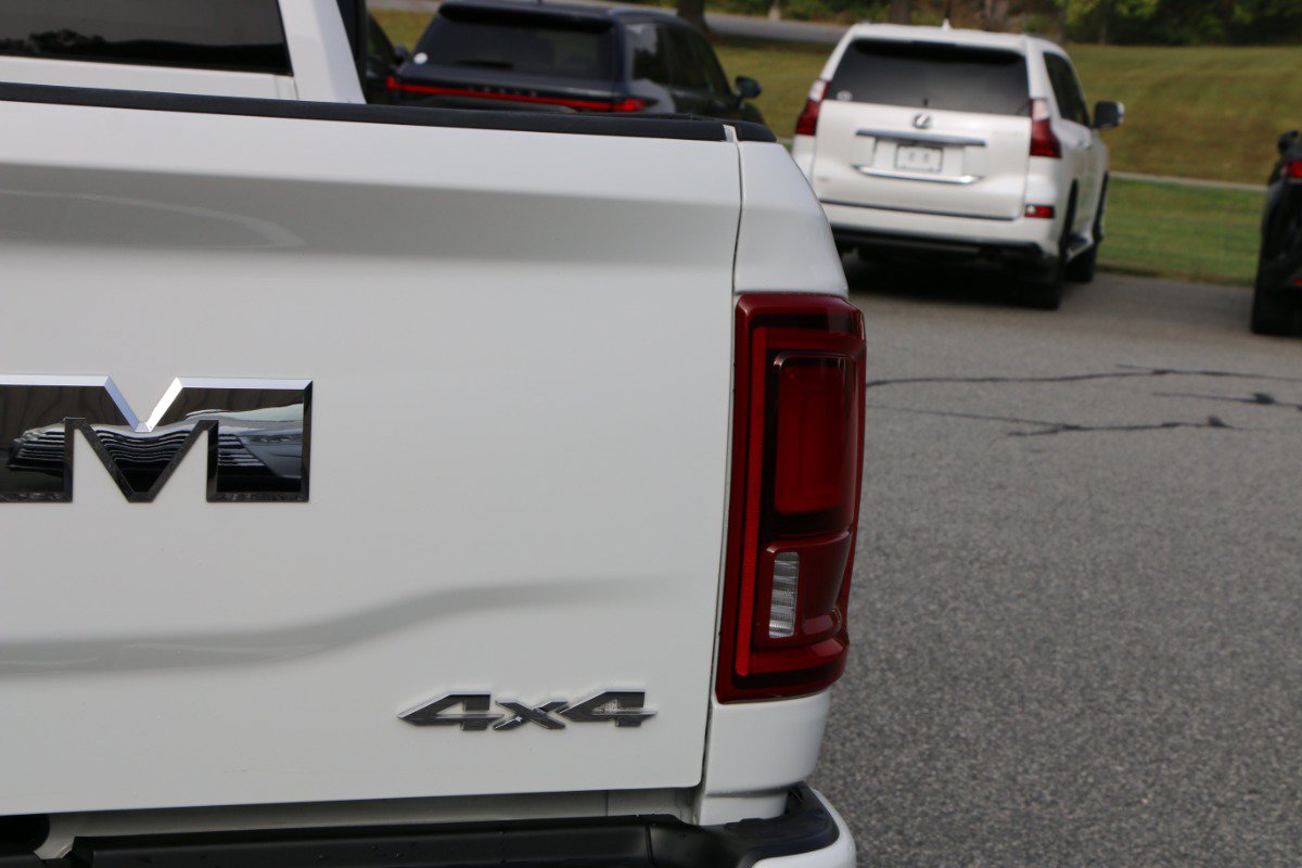 Used 2025 RAM 2500 Laramie AWD/4WD image 7
