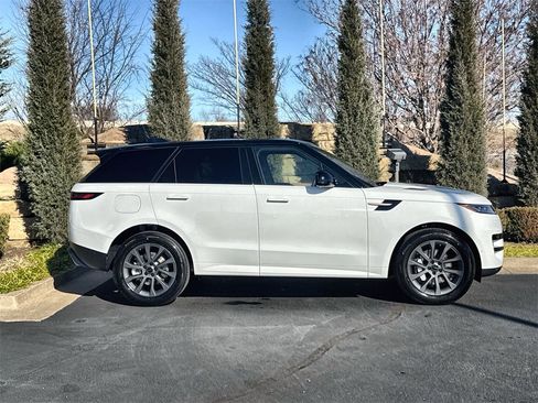 Used 2025 Land Rover Range Rover Sport Dynamic SE image 6