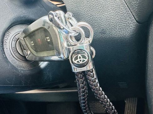 Used 2021 Toyota RAV4 LE image 27