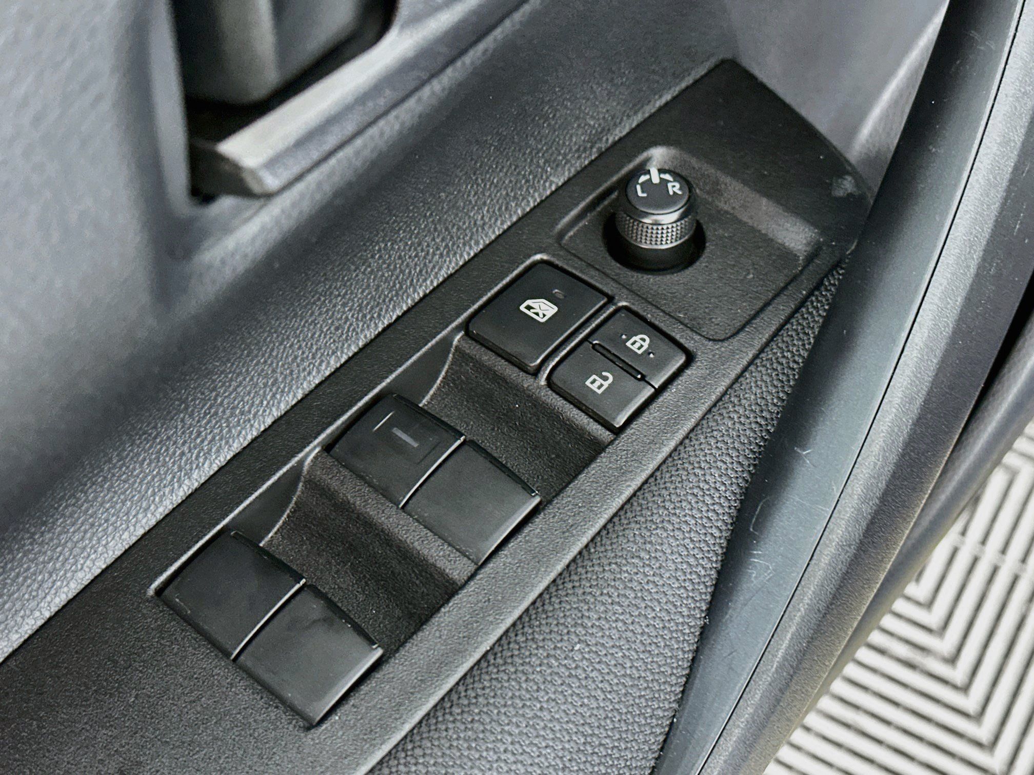 Used 2025 Toyota Corolla LE FWD image 17