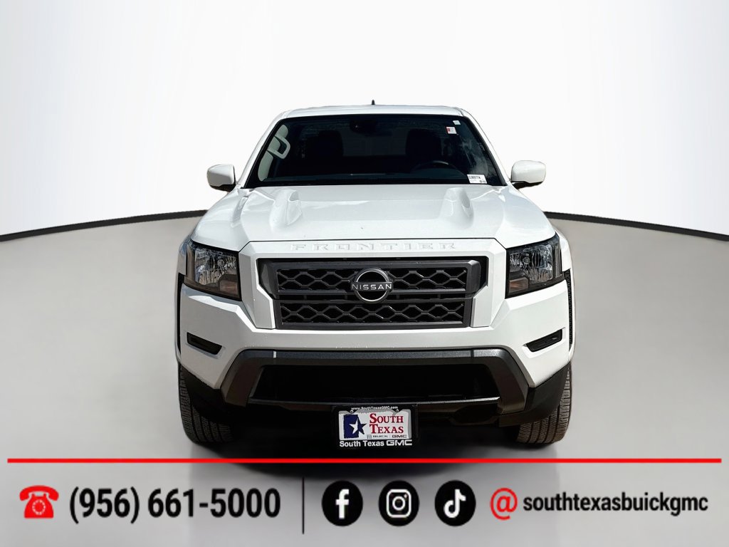 Used 2024 Nissan Frontier SV RWD image 2