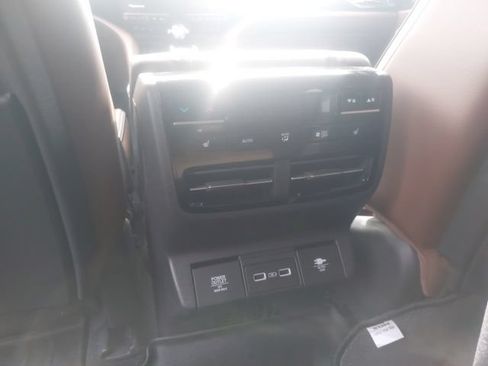 Used 2023 Acura MDX SH-AWD w/ Advance Package image 9