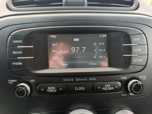 Used 2016 Kia Soul + FWD image 13