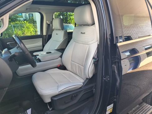 Used 2025 Ford Expedition Platinum w/ Platinum Ultimate Package AWD/4WD image 15