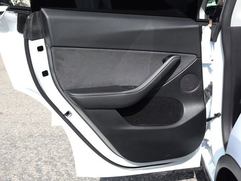 Used 2024 Tesla Model Y Long Range RWD image 34