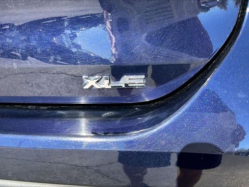 Used 2023 Toyota Highlander XLE image 9