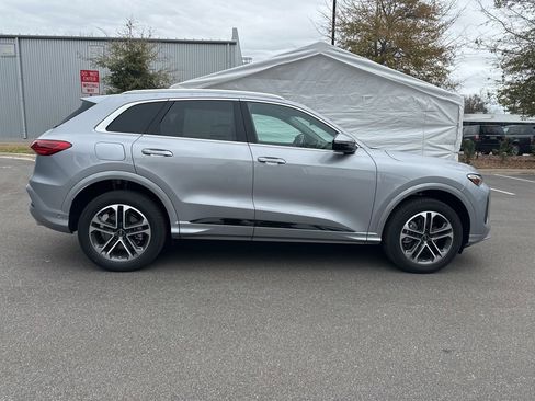 New 2025 Audi Q5 Premium image 3