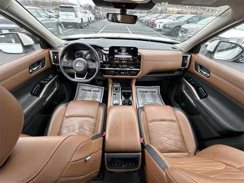 Used 2023 Nissan Pathfinder Platinum image 21
