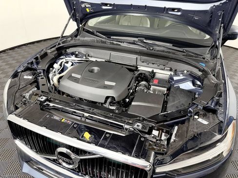 Used 2021 Volvo XC60 T5 Momentum w/ Premium Package AWD/4WD image 20