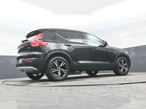 Used 2024 Volvo XC40 B5 Core image 32