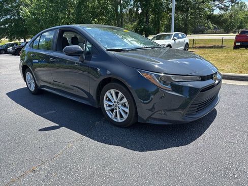Used 2025 Toyota Corolla LE w/ LE Premium Package FWD image 7