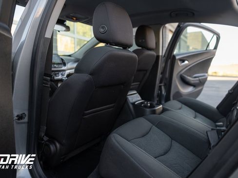 Used 2018 Chevrolet Volt LT image 18