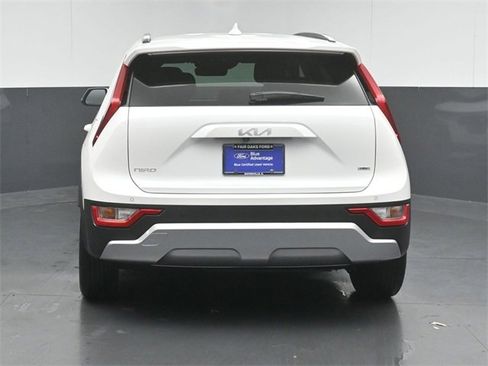 Used 2024 Kia Niro EX image 2